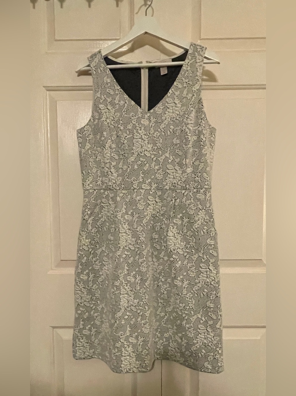 Ann Taylor LOFT Clean Girl Preppy Blue & White Textured Floral Sheath Dress